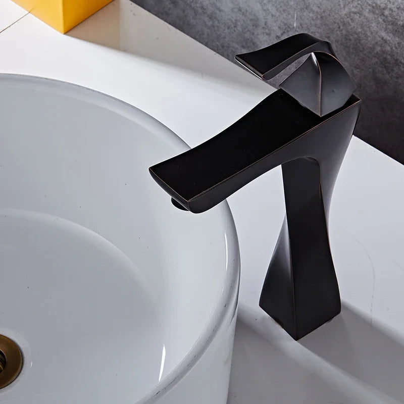 Grifo de lavabo de nuevo diseño, grifo de lavabo de baño negro y cromado, grifos de lavabo de un solo mango, grifo mezclador frío y caliente para lavado de cubierta, grúa